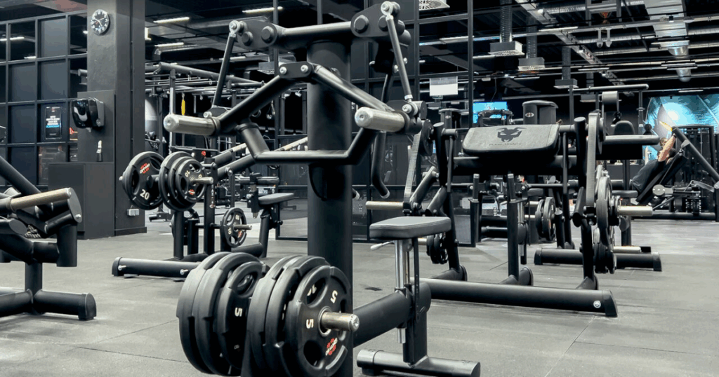 Quick Start Pedals & Safety Features: Small Details, Big Impact for Serious Lifters 1 Gym80 Sygnum strength training machines with ergonomic design and quick pedals for safer starting positions.